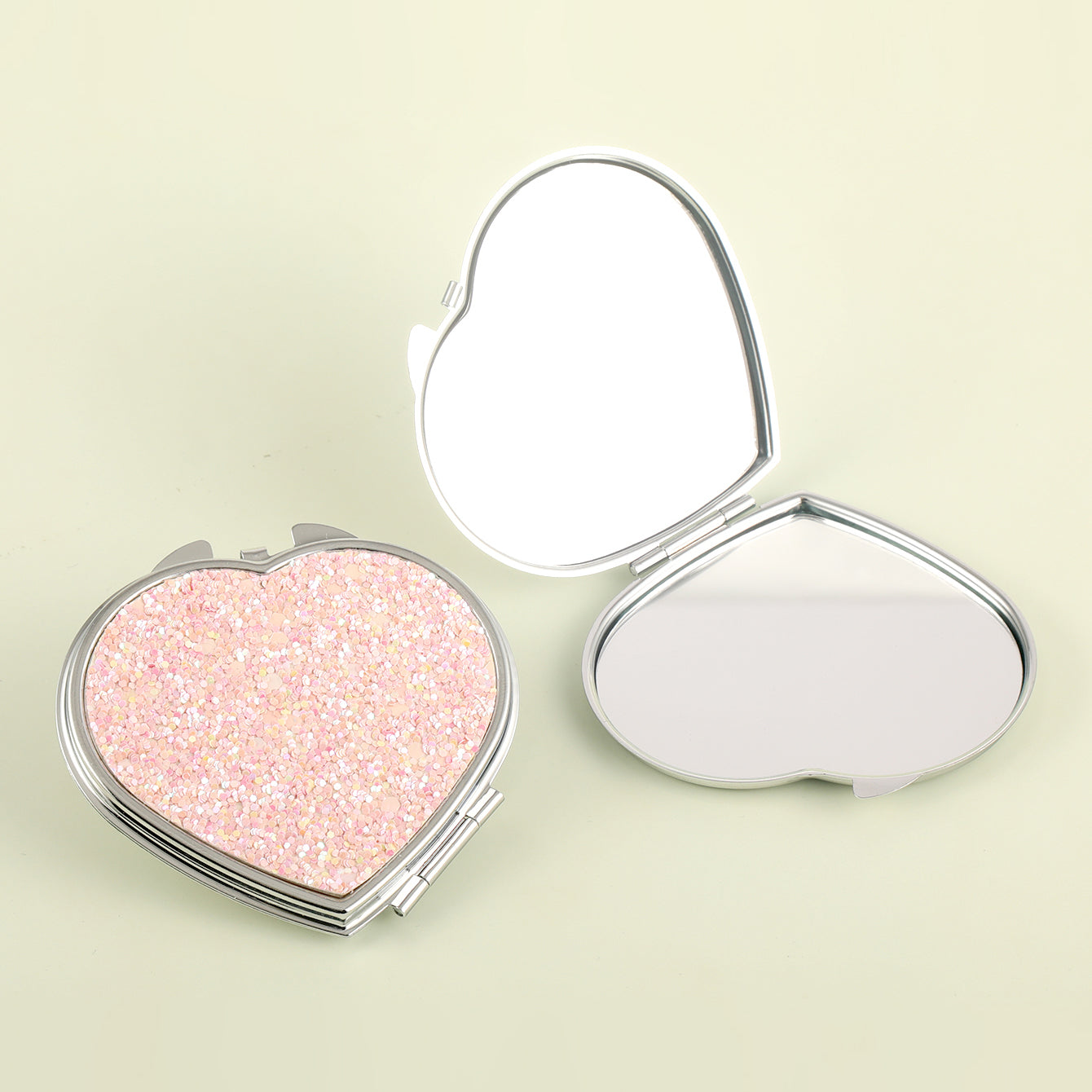 65*70mm Heart-Shaped PU Glitte Eco-Friendly Leather Cosmetic Mirror, Available in Four Colors! A Must-Have Tool for Makeup, Easy to Carry and Reapply Makeup Anytime and Anywhere.