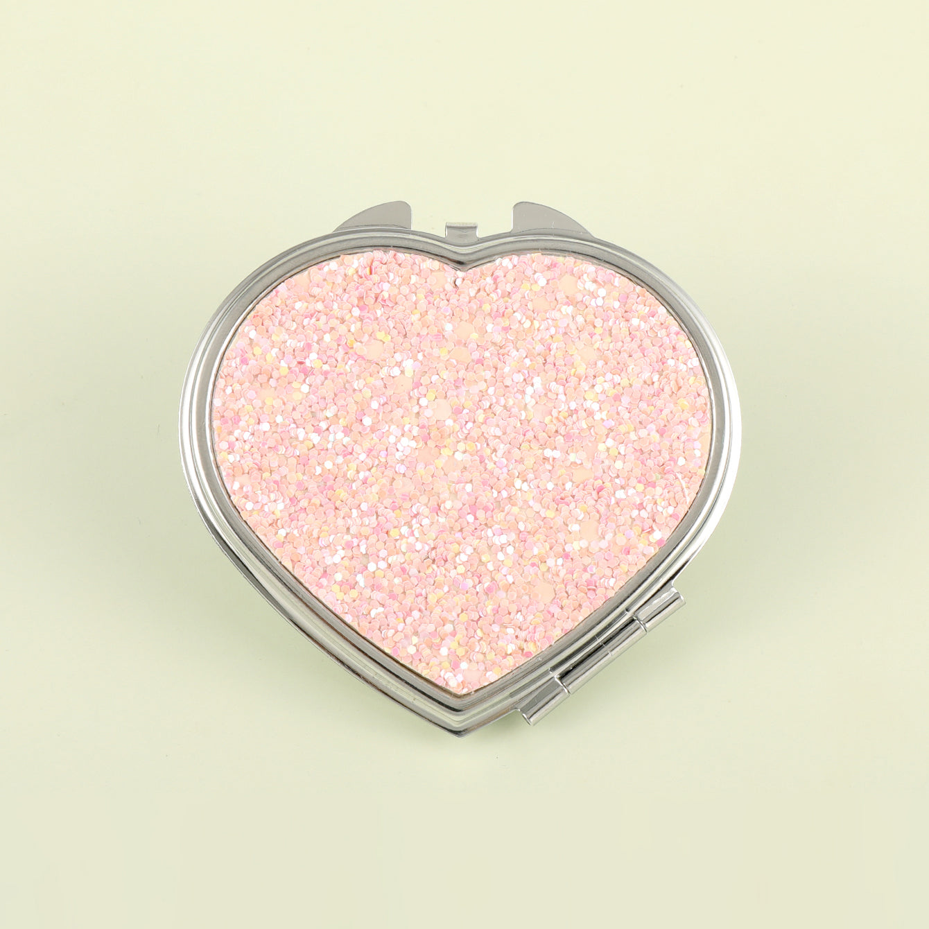 65*70mm Heart-Shaped PU Glitte Eco-Friendly Leather Cosmetic Mirror, Available in Four Colors! A Must-Have Tool for Makeup, Easy to Carry and Reapply Makeup Anytime and Anywhere.