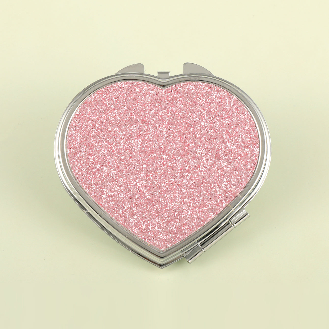 65*70mm Heart-Shaped PU Glitte Eco-Friendly Leather Cosmetic Mirror, Available in Four Colors! A Must-Have Tool for Makeup, Easy to Carry and Reapply Makeup Anytime and Anywhere.