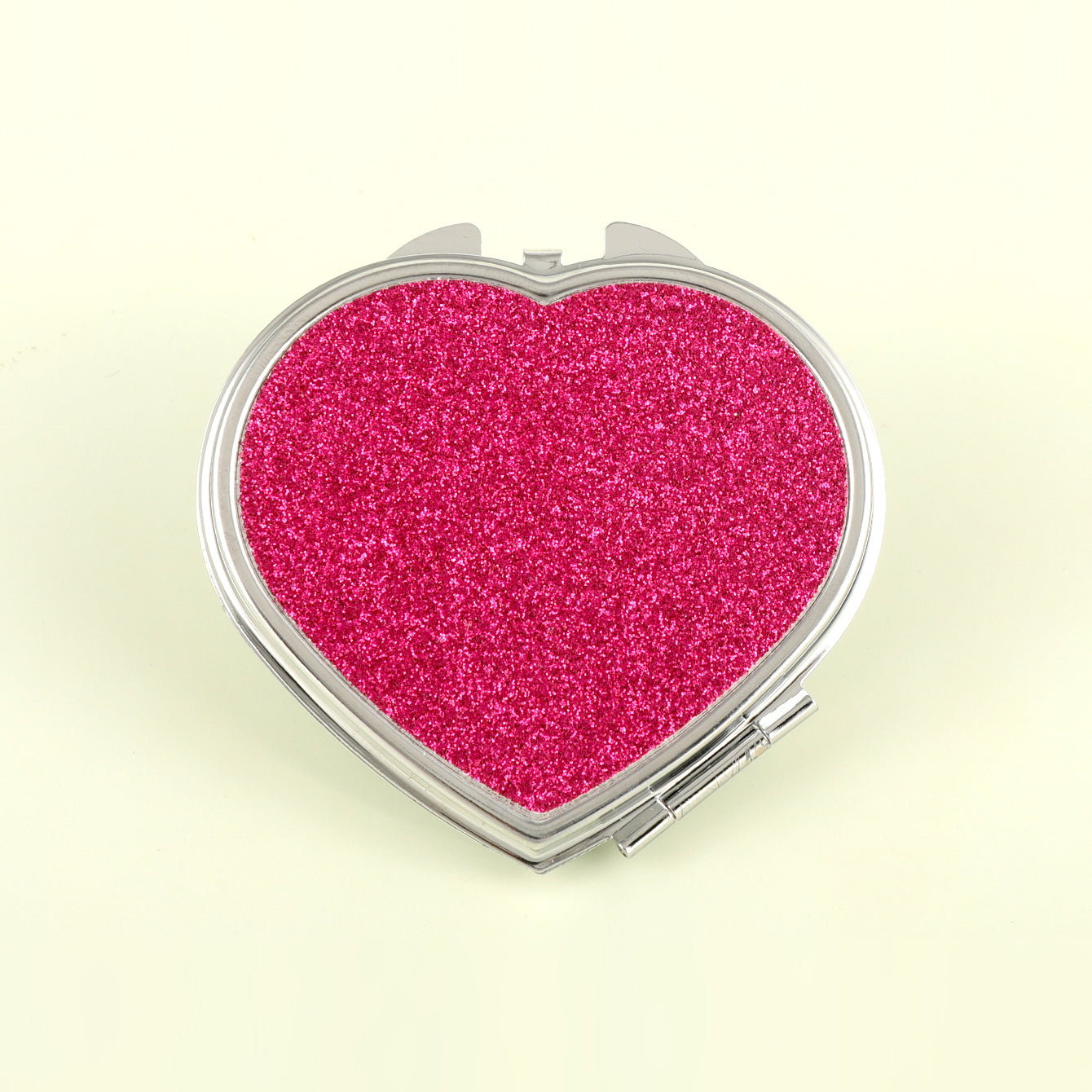 65*70mm Heart-Shaped PU Glitte Eco-Friendly Leather Cosmetic Mirror, Available in Four Colors! A Must-Have Tool for Makeup, Easy to Carry and Reapply Makeup Anytime and Anywhere.