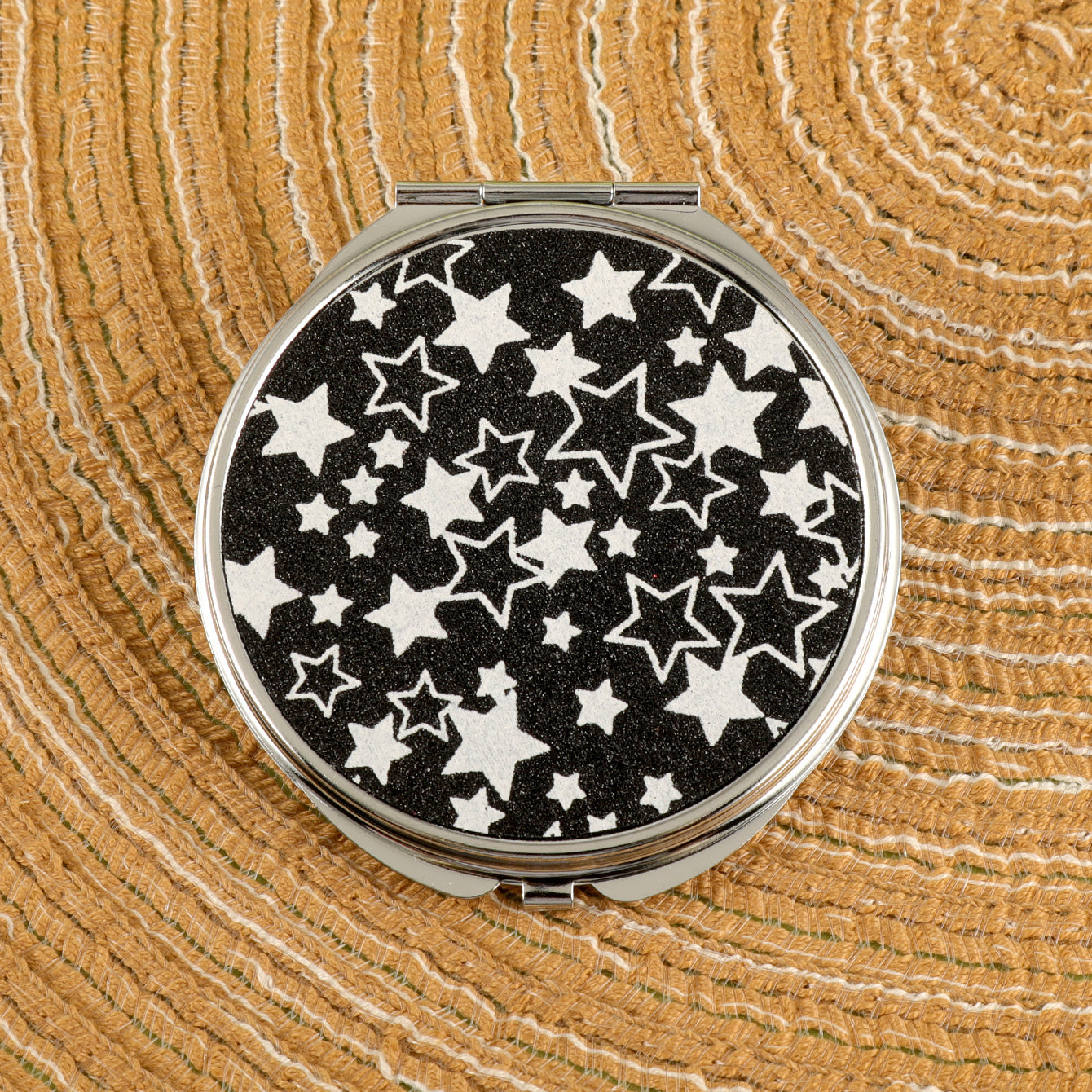 PU Eco-Friendly Leather Star Pattern, with HD Glass Mirror and Plating Silver Metal Frame! 70*70mm Round Cosmetic Mirror, Two Colors Available, First Choice as a Gift for Friends.