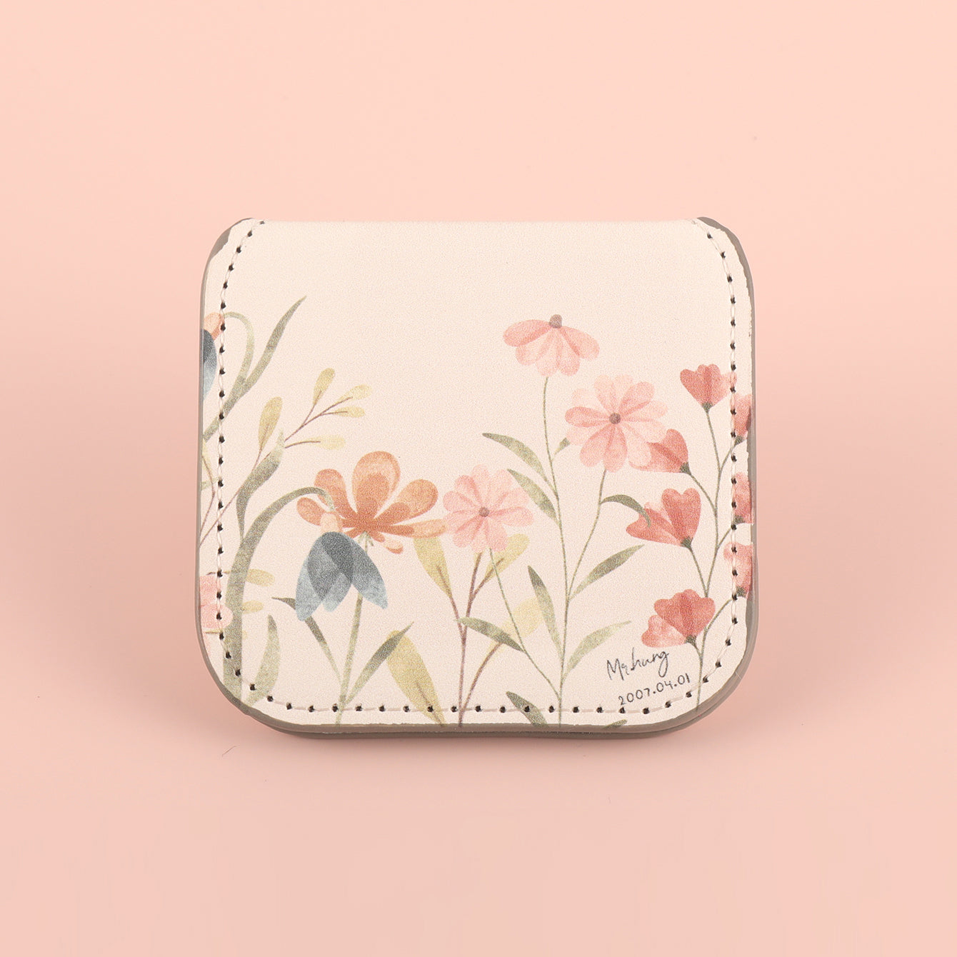 This Square 75*80mm Cosmetic Mirror Is Made Of PU Eco-Friendly Leather, HD Glass Mirror, And Plating Silver Metal Frame. It Provides Eleven Pattern Choices And Is An Excellent Choice For Giving To Friends.