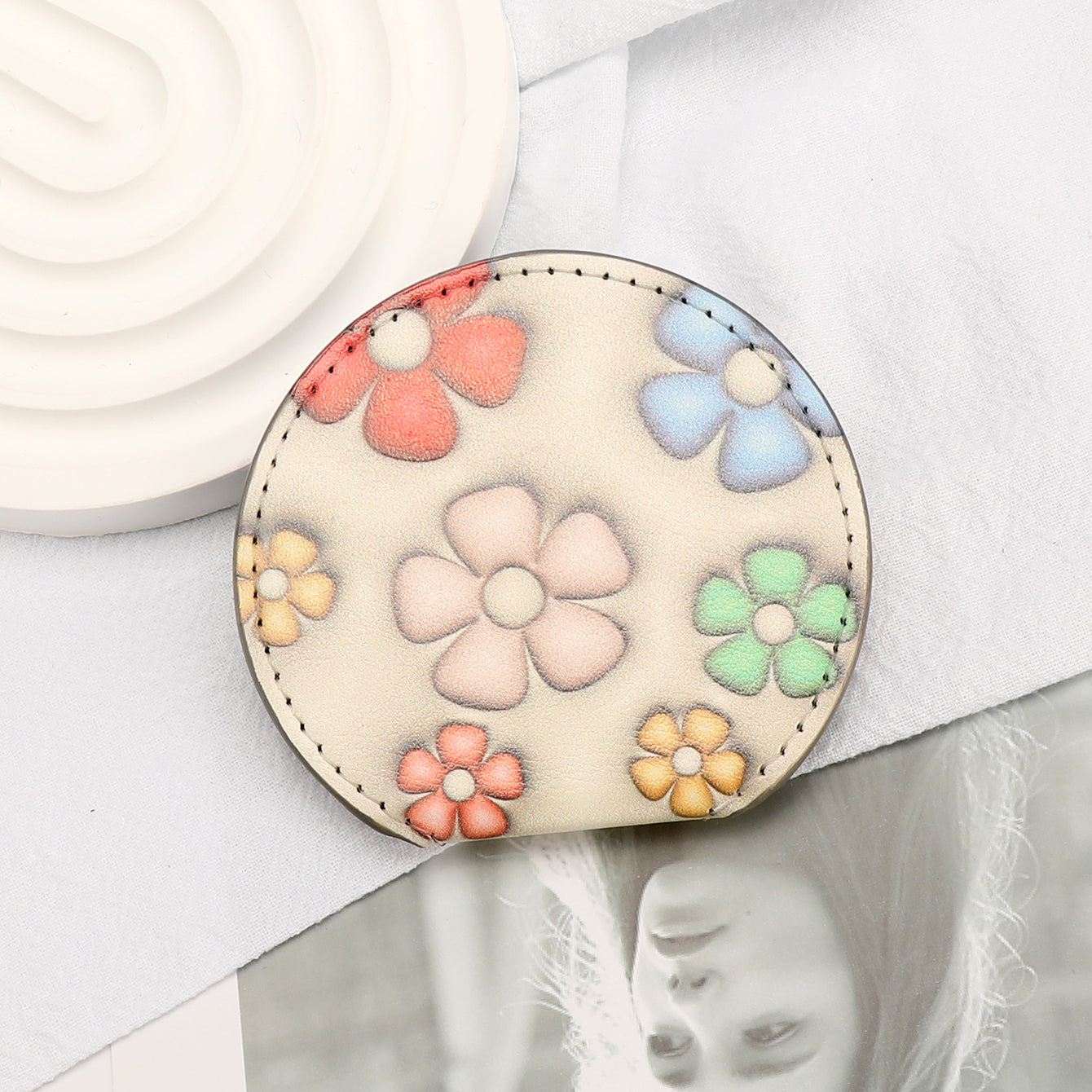 ✨🌿 Fashionable And Eco-Friendly Leather, Printed With Your Own Pattern! 75*80mm One-Way Mirror, Colorful Stainless Steel, Allows You To Easily Create Perfect Makeup! 💄✨