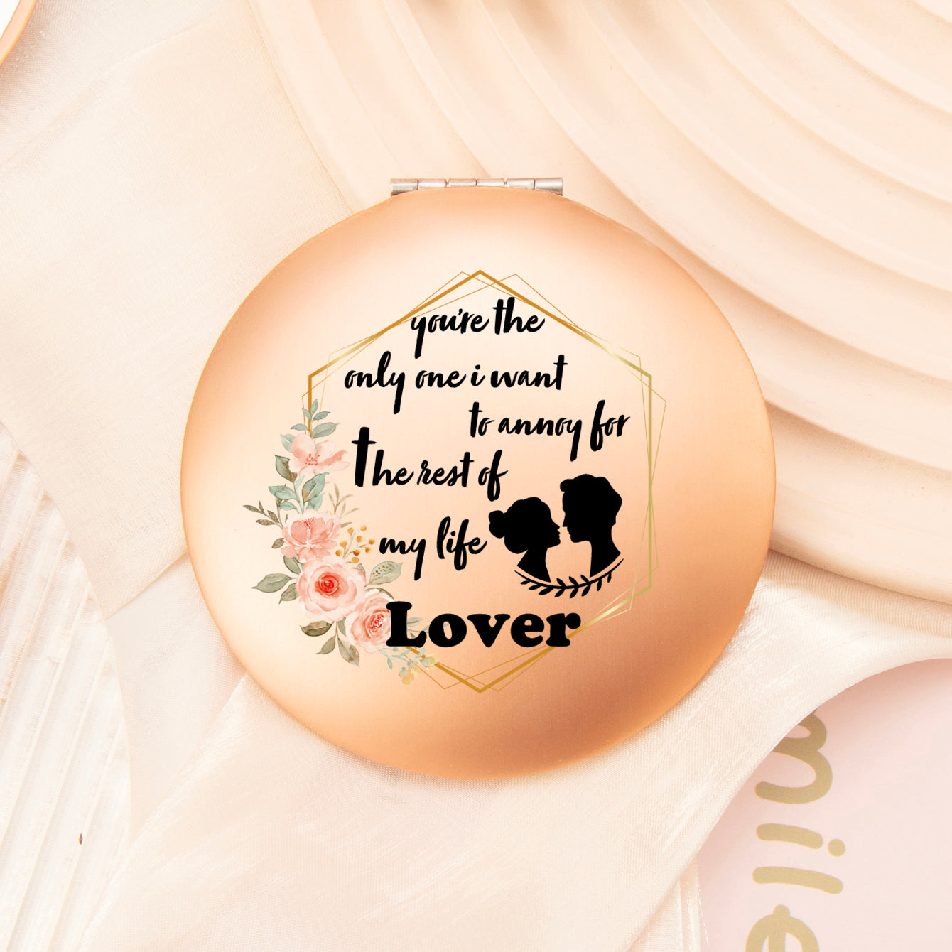 Exquisite Aluminum Round Cosmetic Mirror, Which Can Be Printed with Various Patterns and Matched with HD Glass, Giving a Beautiful Gift to a Friend